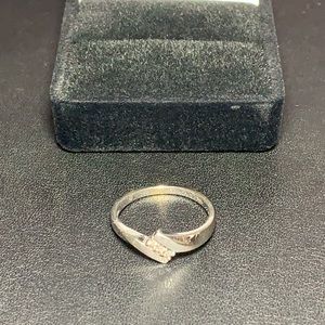 10k white gold diamond ring